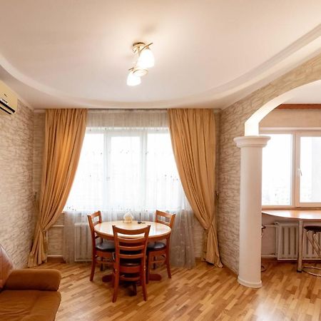 Kvartirkoff Na Ozernaya 8 Kiev Exterior foto